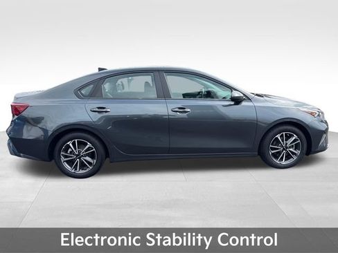 Used 2022 Kia Forte LXS FWD image 9
