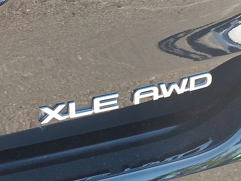 Certified 2022 Toyota Highlander XLE image 31