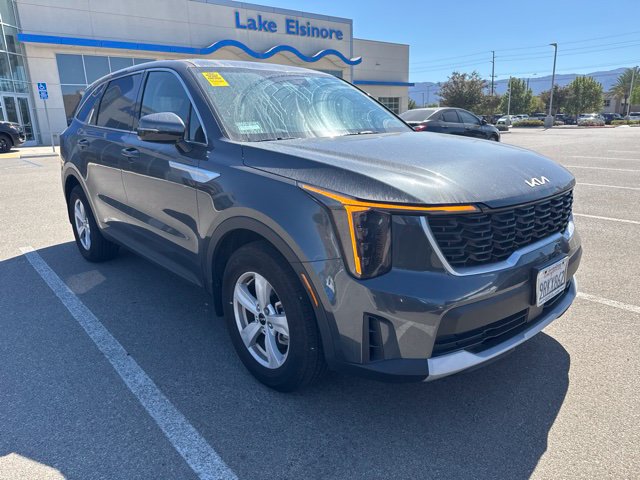 Used 2025 Kia Sorento LX FWD image 1
