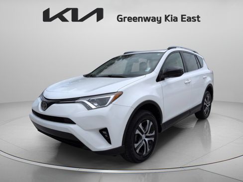 Used 2017 Toyota RAV4 LE FWD image 10