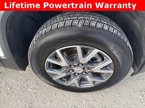 Used 2023 GMC Acadia SLT image 32