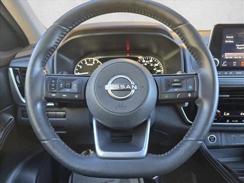 Used 2023 Nissan Rogue SL image 17