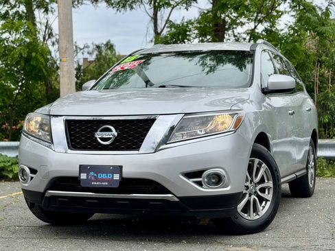 Used 2015 Nissan Pathfinder SV AWD/4WD image 1
