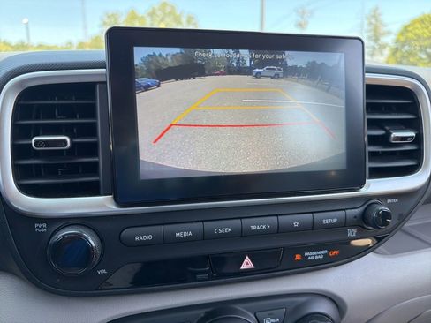 Used 2020 Hyundai Venue SEL FWD image 11