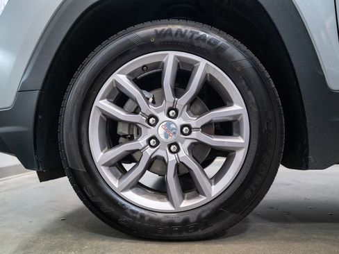 Used 2024 GMC Terrain SLT image 11