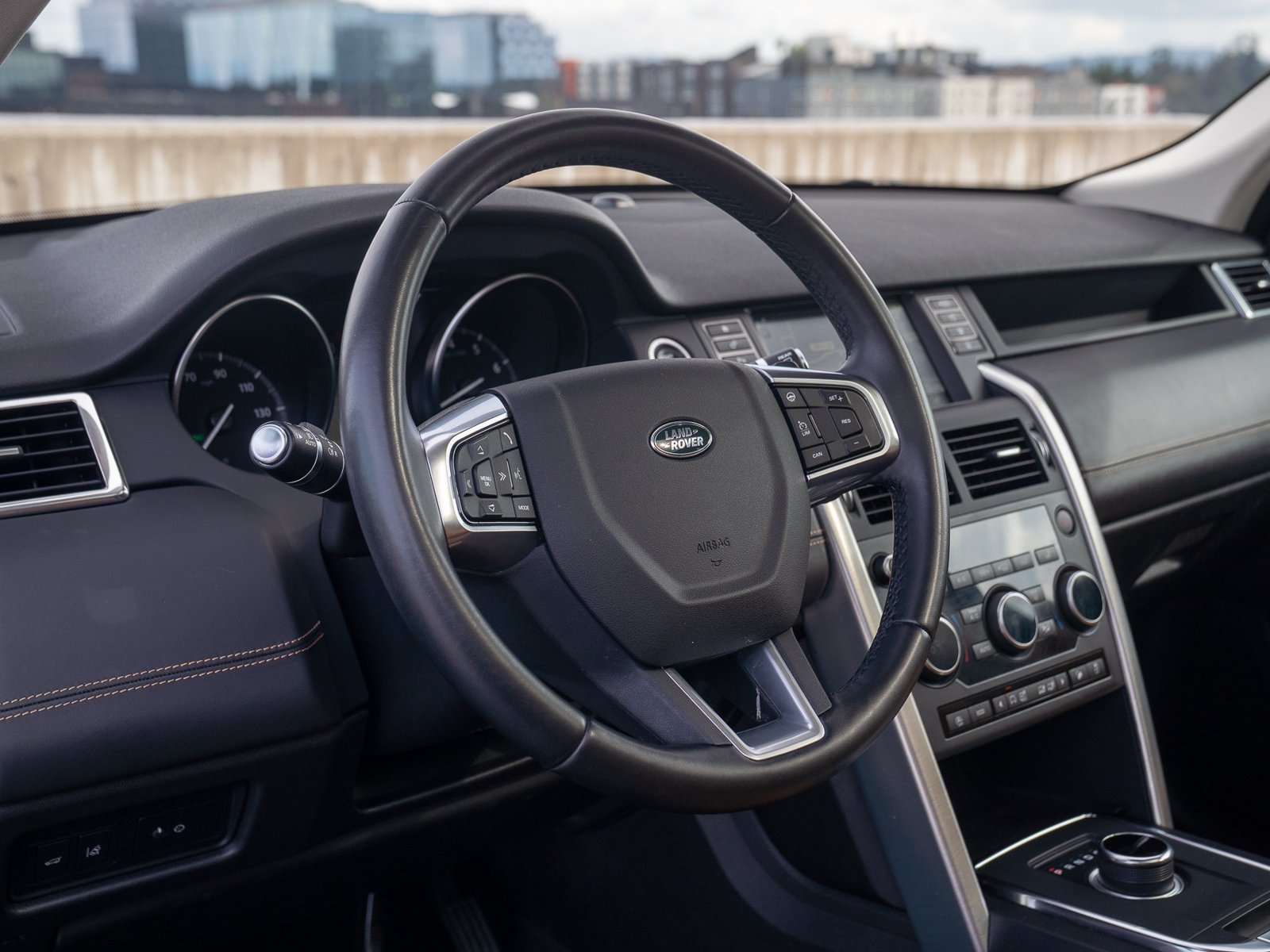 Used 2019 Land Rover Discovery Sport HSE Luxury AWD/4WD image 17