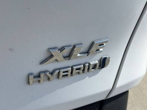 Used 2022 Toyota RAV4 XLE w/ Convenience Package AWD/4WD image 5