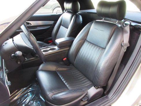 Used 2004 Ford Thunderbird RWD image 25