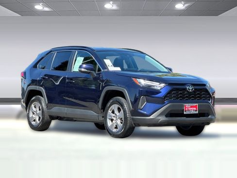 Used 2025 Toyota RAV4 XLE AWD/4WD image 6