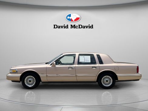 Used 1996 Lincoln Town Car Executive RWD image 4
