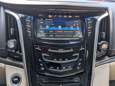 Used 2019 Cadillac Escalade Premium Luxury image 15