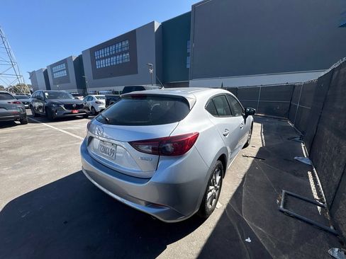 Used 2017 MAZDA MAZDA3 Sport FWD image 6