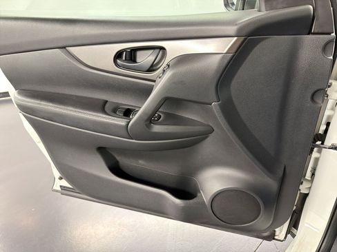 Used 2017 Nissan Rogue Sport S w/ S Appearance Package FWD image 21