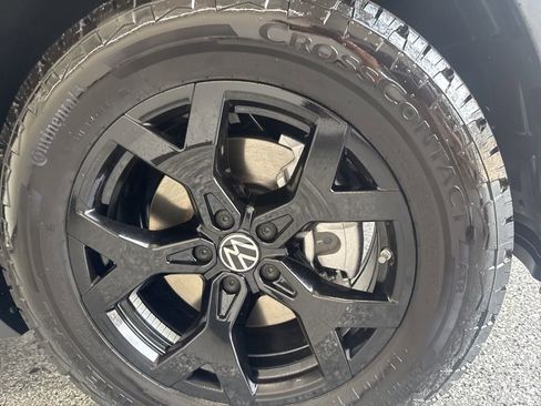 New 2026 Volkswagen Atlas Peak Edition image 7