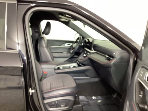 Used 2025 Ford Explorer ST-Line w/ ST-Line Street Pack AWD/4WD image 9