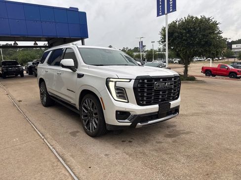 Used 2025 GMC Yukon Denali Ultimate AWD/4WD image 2