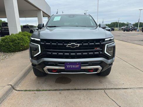 Used 2025 Chevrolet Suburban Z71 AWD/4WD image 8