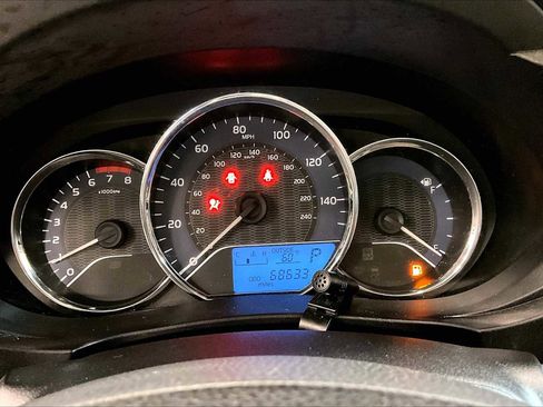 Used 2015 Toyota Corolla LE image 24