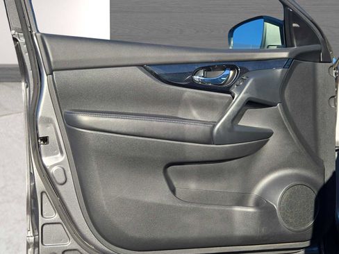 Used 2021 Nissan Rogue Sport SV image 17