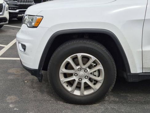 Used 2021 Jeep Grand Cherokee Laredo AWD/4WD image 5