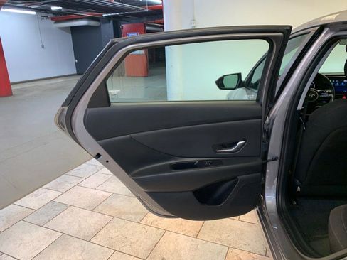 Used 2023 Hyundai Elantra SEL w/ Convenience Package image 37