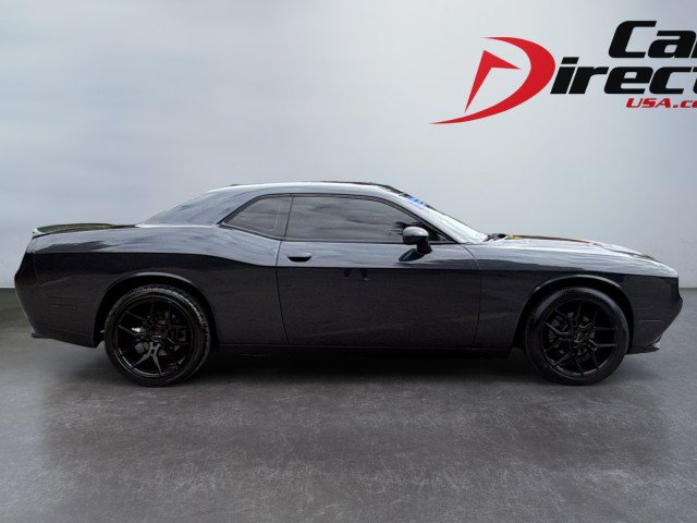 Used 2019 Dodge Challenger SXT RWD image 4