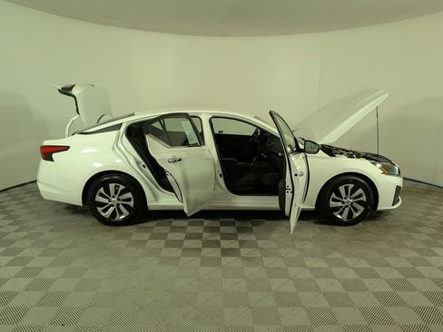 Used 2024 Nissan Altima 2.5 S FWD image 9