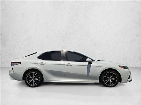 Used 2020 Toyota Camry SE w/ Carpet Mat Package FWD image 4