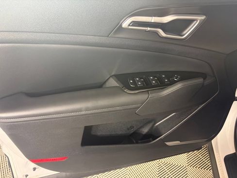 Used 2023 Kia Sportage EX AWD/4WD image 10