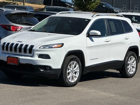 Used 2018 Jeep Cherokee Latitude Plus AWD/4WD image 9
