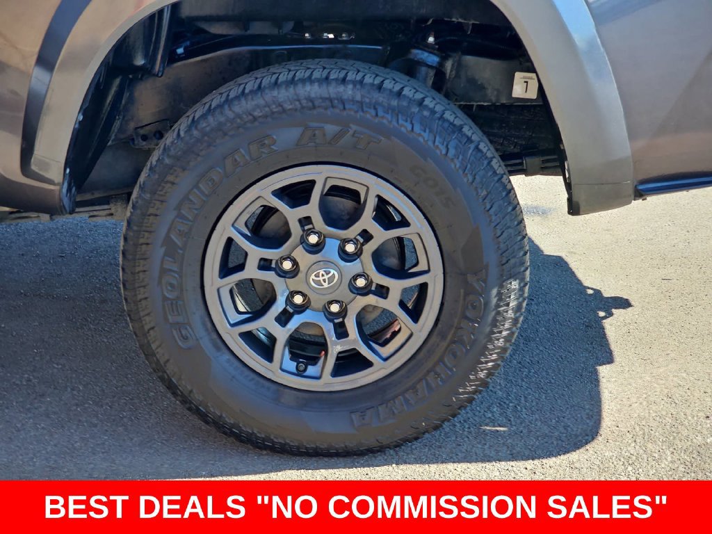 Used 2017 Toyota Tacoma SR5 w/ Tow Package RWD image 35