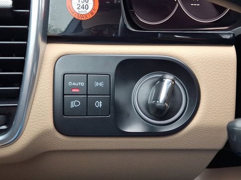 Used 2022 Porsche Cayenne AWD/4WD image 25