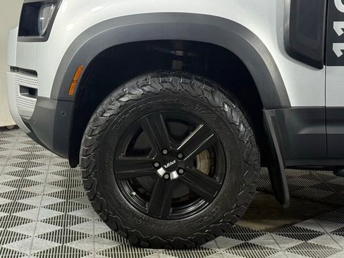 Used 2020 Land Rover Defender 110 First Edition image 10