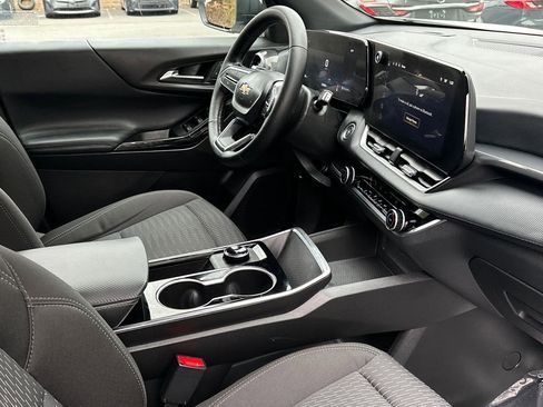 Used 2026 Chevrolet Equinox LT image 8