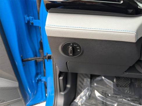 Used 2024 Volkswagen Taos SE image 19