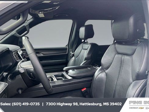 Used 2024 Jeep Wagoneer Series II w/ Flexible Seating Group AWD/4WD image 18