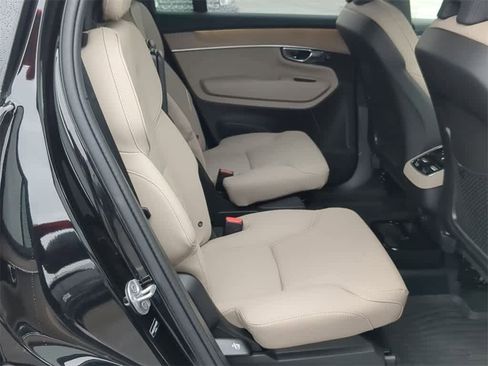 Certified 2026 Volvo XC90 B6 Plus w/ Protection Package Premier image 19