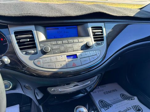 Used 2013 Hyundai Genesis 3.8 RWD image 39