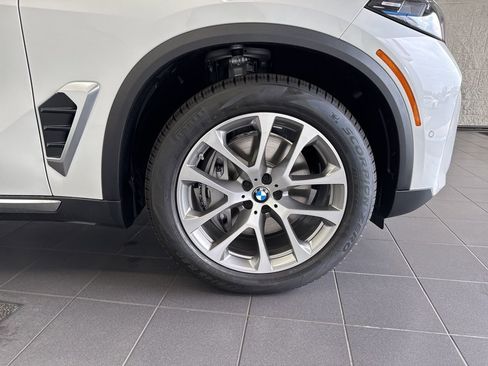 New 2026 BMW X5 xDrive50e image 11
