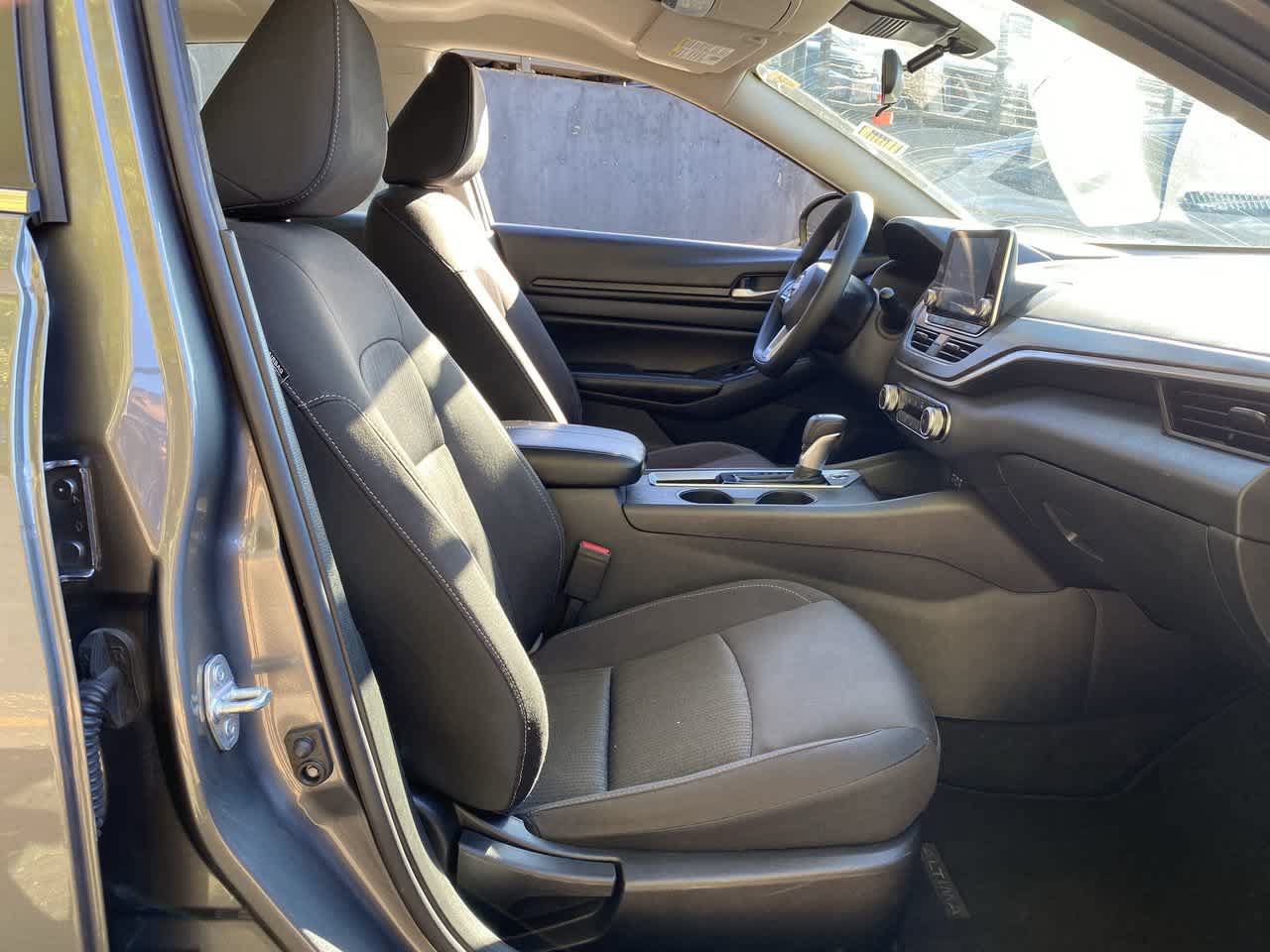 Used 2025 Nissan Altima 2.5 SV FWD image 17