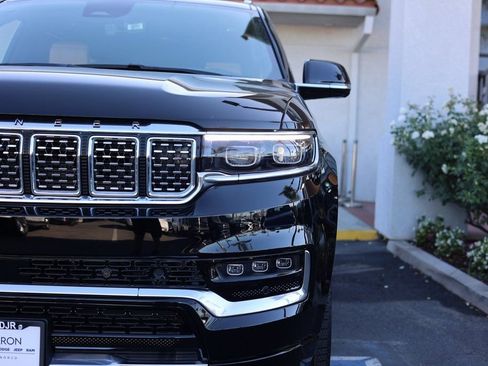 Used 2023 Jeep Grand Wagoneer Series III image 5