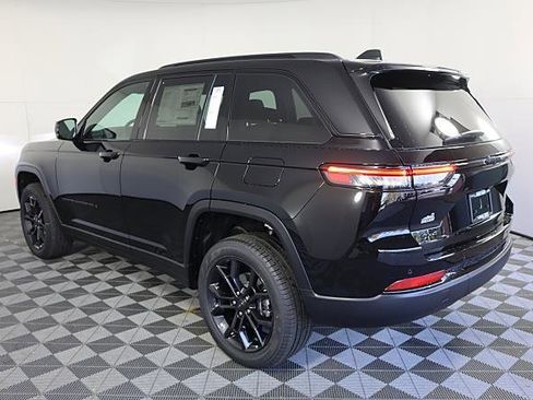 New 2025 Jeep Grand Cherokee Limited image 6