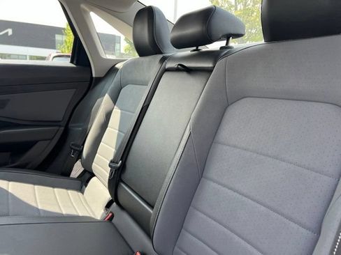Used 2025 Volkswagen Jetta SE FWD image 30