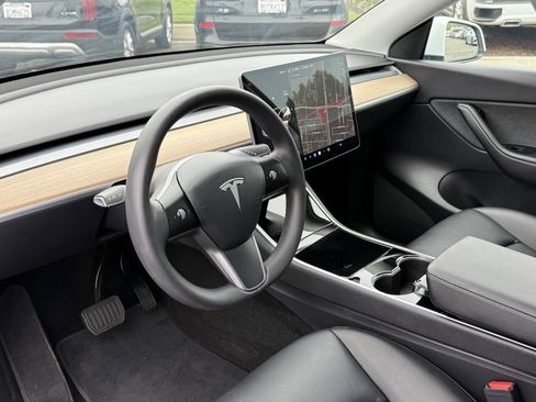 Used 2021 Tesla Model Y Long Range image 19
