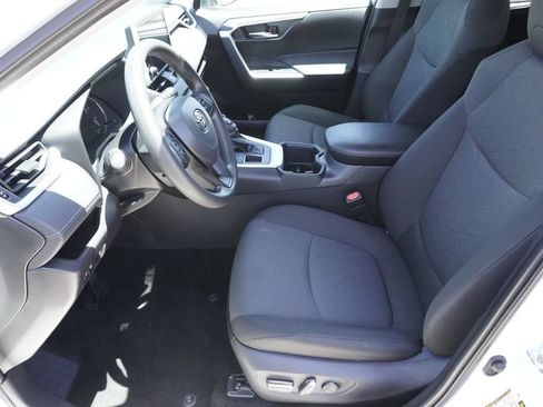 Used 2025 Toyota RAV4 XLE AWD/4WD image 19