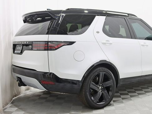 Used 2023 Land Rover Discovery Metropolitan Edition image 10