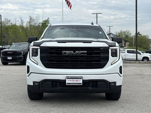 Used 2022 GMC Sierra 1500 Elevation AWD/4WD image 2