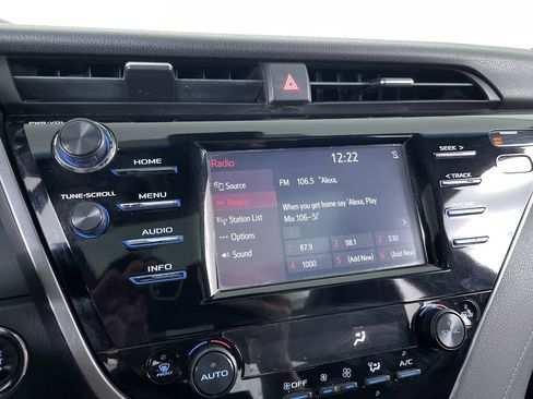 Used 2018 Toyota Camry XSE FWD image 14