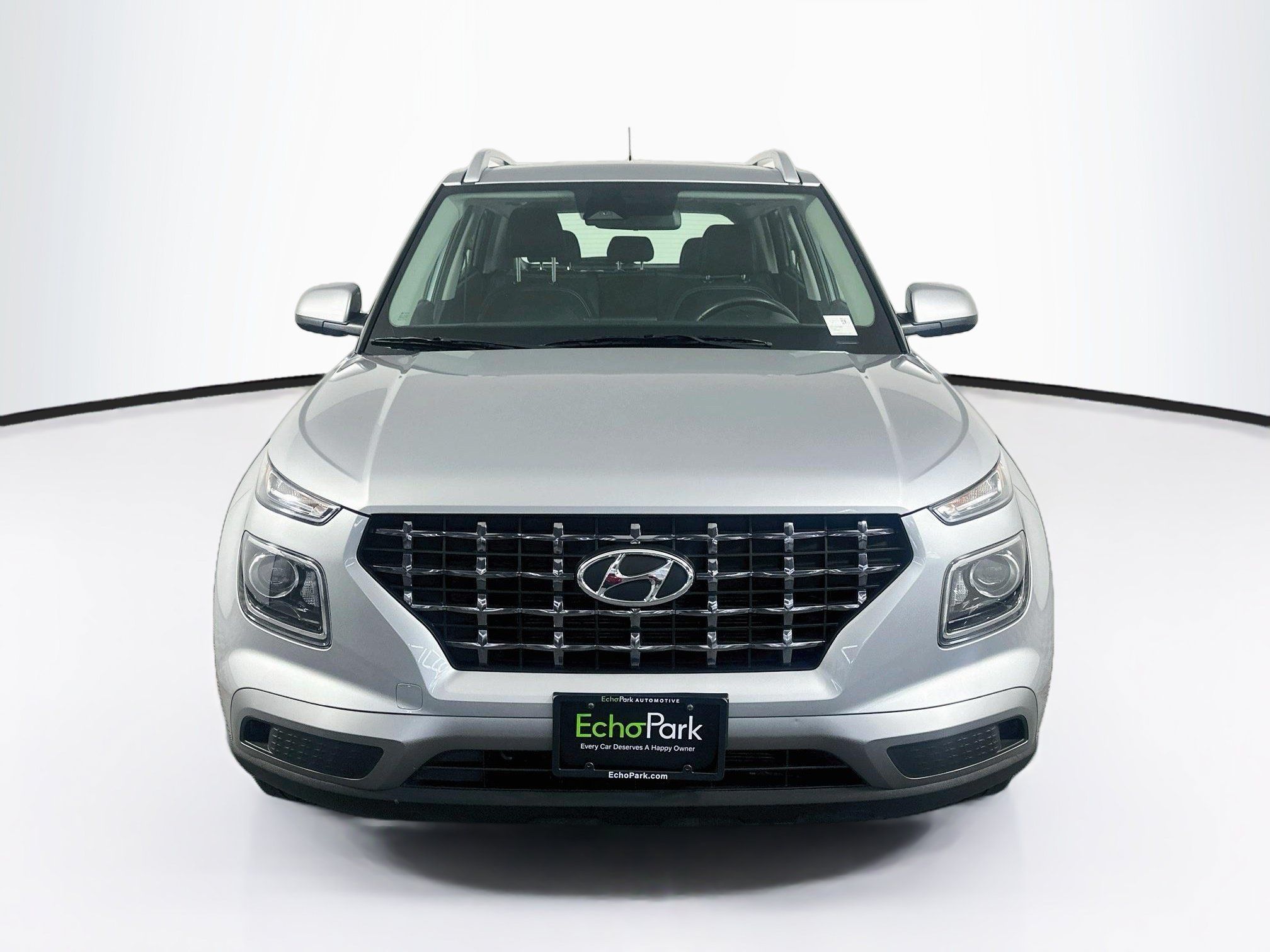 Used 2025 Hyundai Venue SEL FWD image 2