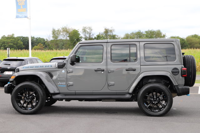 Used 2022 Jeep Wrangler Unlimited Sahara AWD/4WD image 2